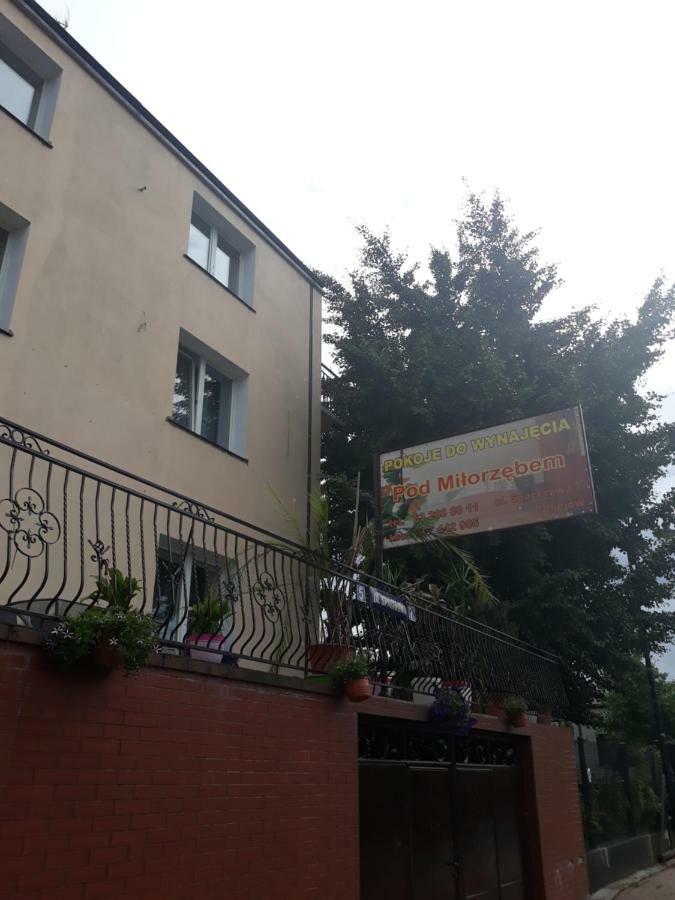 Uniejow Pensjonat Pod Milorzebem Екстер'єр фото